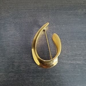 Vintage Signed NJY Gold Tone Pin Brooch